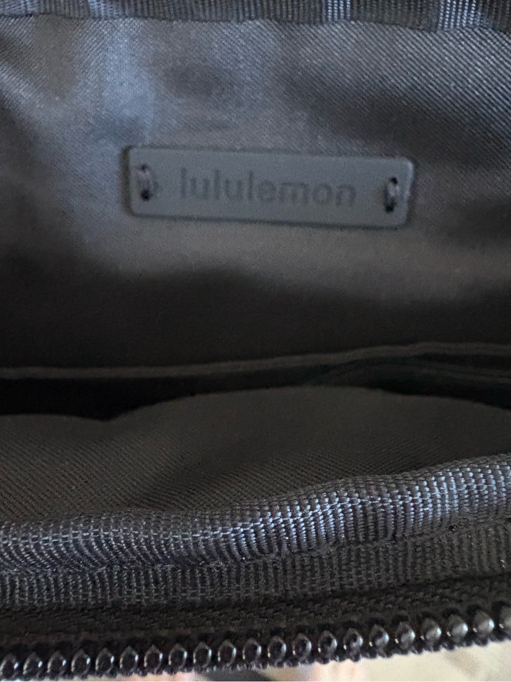 🖤🖤LULULEMON CURVED LINES BLACK NYLON CROSSBODY BAG!🖤🖤 - Picture 5 of 6